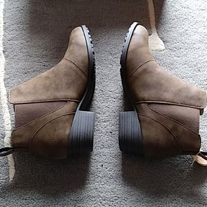 NWT dark brown booties
